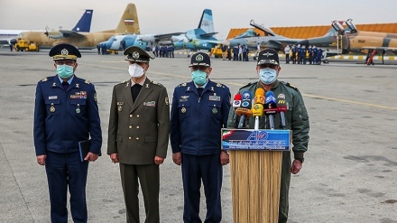 Puluhan Pesawat dan Helikopter Diserahkan kepada Militer Iran (1)