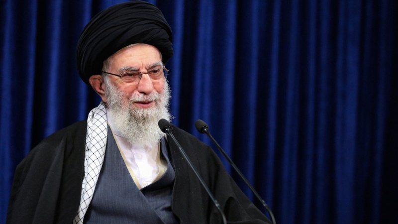 Líder de Irán destaca papel de mujeres en la Revolución Islámica
