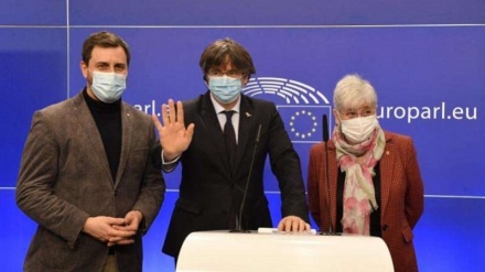 Ue revoca l'immunità parlamentare di Carles Puidgemont