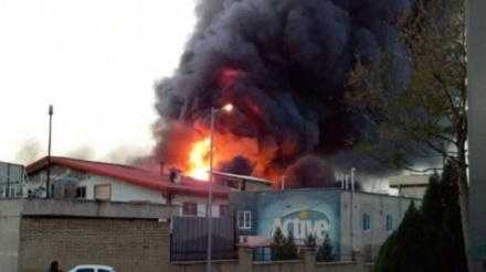 (VIDEO) Zanjan, incendio in fabbrica di produzione detergenti 