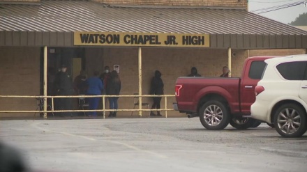 米アーカンソー州で、１５歳中学生が学校で生徒に銃撃され重体