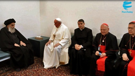 Paus Fransiskus Bahagia Bertemu Ayatullah Sistani