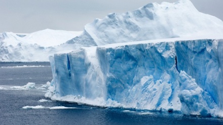 Scientists warn 4°c world would unleash 'unimaginable amounts of water' as ice shelves collapse