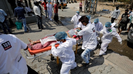 भारत को कोरोना की दूसरी लहर नहीं बल्कि सुनामी का सामना है