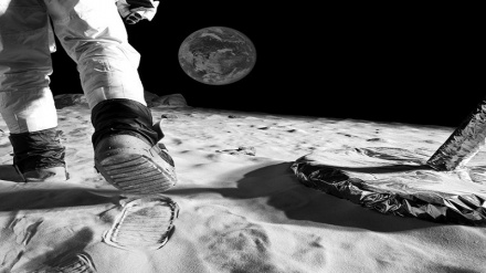 How long would it take to walk around Moon?