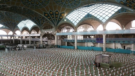 Pembagian 20 Ribu Paket Sembako Ramadan di Isfahan