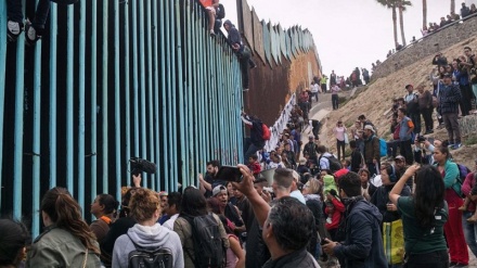 Biden accused of following Trump’s border policies amid surge
