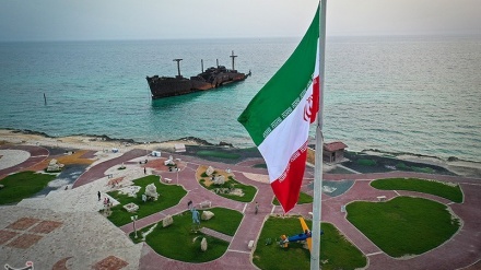 Pamje nga ishulli Kish i rrethuar në ujërat e Gjirit Persik (1)