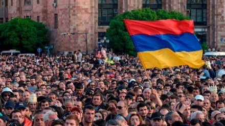 Ermenistan'da Hükümet Muhalefetinin, Oturma Eylemlerini Bitirmesi