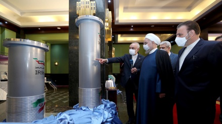 Presiden Iran Kunjungi Pameran Prestasi Baru di Sektor Nuklir