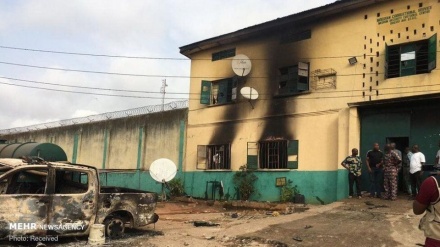 (FOTO) Assalto al carcere in Nigeria: fuga di 1800 prigionieri -2