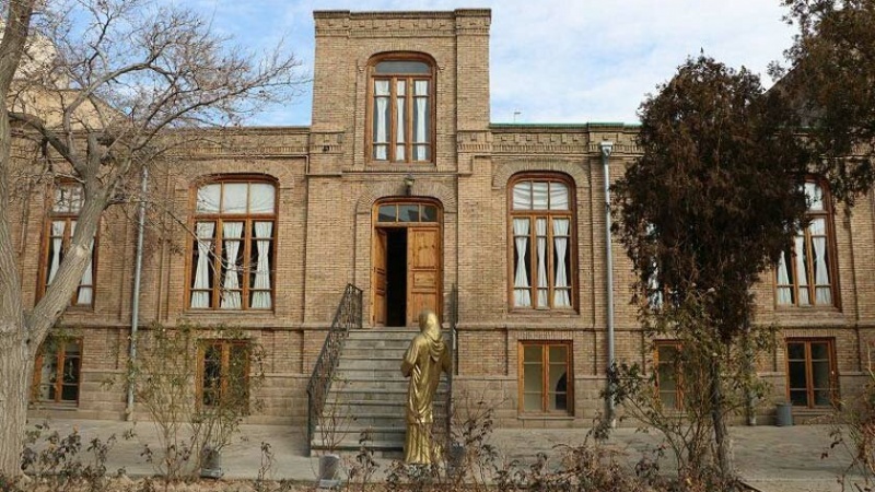 帕尔文·埃特萨米父亲的房子  （图籍）