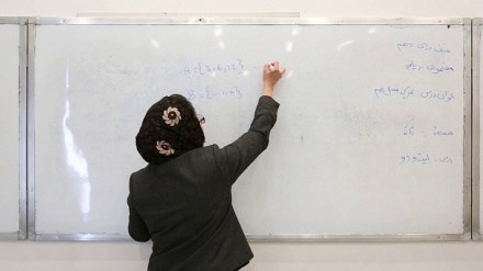 آغاز استخدام ۱۱ هزار معلم در مدارس افغانستان 