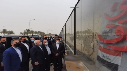 Iran, ministro Zarif in Iraq: omaggio ai 'martiri della resistenza' + FOTO