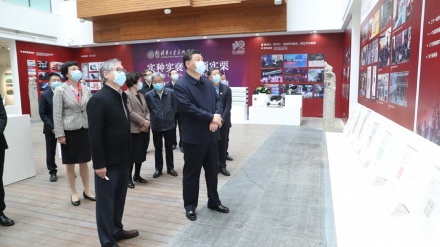 习近平视察清华大学
