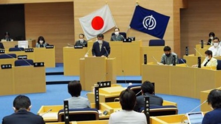 沖縄・豊見城市議会へ抗議の座りこみ　遺骨含む土の埋立利用断念の意見書否決で