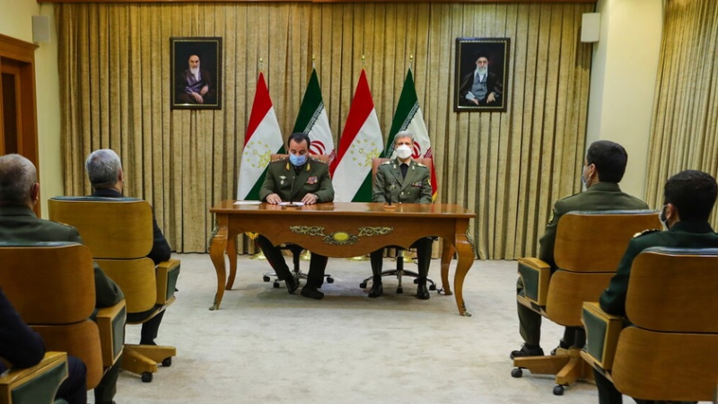 ایران و تاجیکستان در دومین دیدار وزیران دفاع دو کشور تفاهم نامه همکاری دفاعی و نظامی امضا کردند