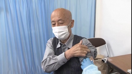 日本で高齢者対象のコロナワクチン接種始まる