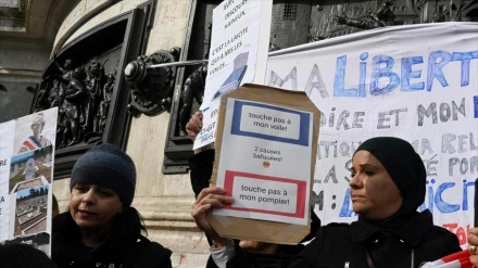 Non toccare il mio hijab: la Francia denuncia la nuova legge anti-musulmana