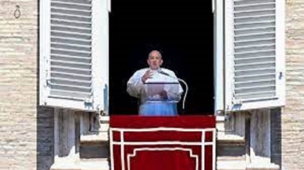 Papa: 'Migranti morti in mare, è il momento della vergogna'