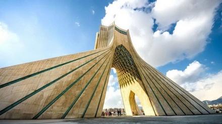 Iran da vedere: Torre Azadi e museo di Tehran + FOTO