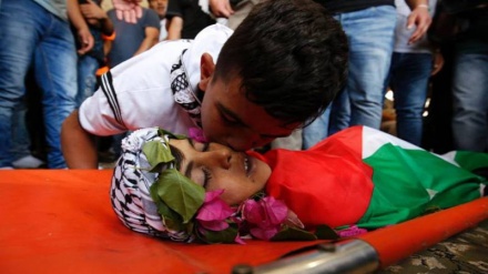 Cisgiordania, centinaia di persone ai funerali del martire palestinese