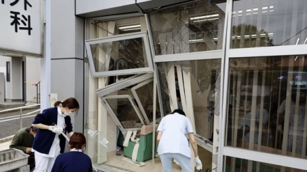 神奈川で、診療所に乗用車突っ込む　7人けが