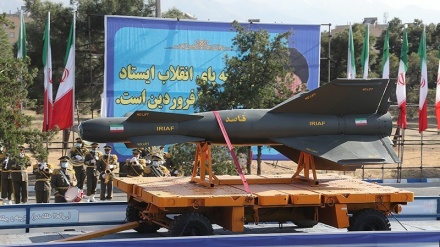 Parade Militer Iran Menandai Hari Tentara (6)