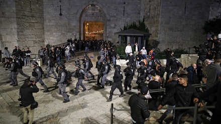 Clashes continue as Zionist entity restricts worshipers’ access to al-Aqsa Mosque