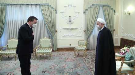 Rouhani reçoit le ministre serbe des Affaires étrangères Nikola Selakovic à Téhéran