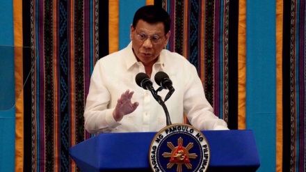 Philippines’ Duterte threatens China with war, admits may not be able to win