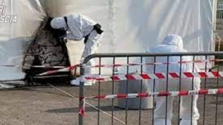 Bottiglia incendiaria contro centro vaccinale a Brescia