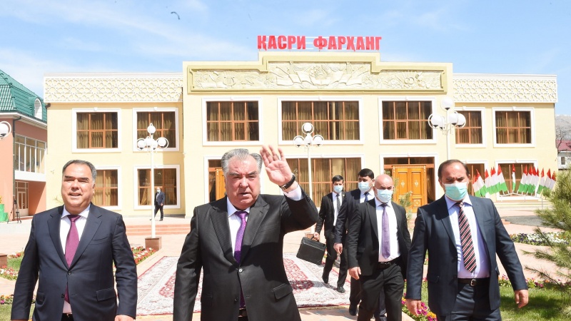 رحمان در سفر به واروخ: خاک تاجیکستان مقدس است و به کسی واگذار نخواهد شد