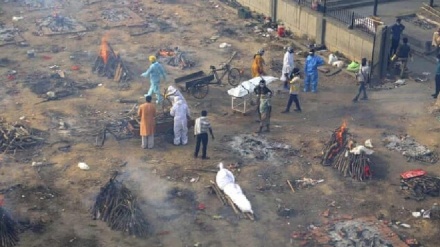 הודו: ביום השישי ברציפות - יותר מ-300 אלף נמצאו חיוביים לקורונה