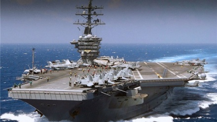 美军在日本沿海进行演习