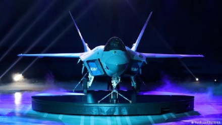 韩国首款4代半战斗机问世