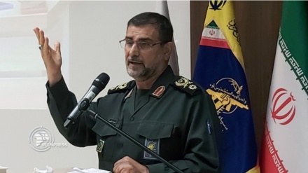 Amiral Tengsiri: Sipah ve ordu, kudretle düşmanı rasat etmekte