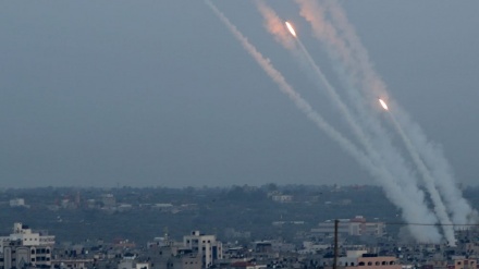 Gaza, oltre 30 razzi lanciati contro territori occupati: solo 4 intercettati + VIDEO