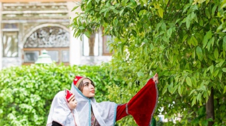 (FOTO) Iran, profumo di fiori d'arancio nei giardini di Shiraz