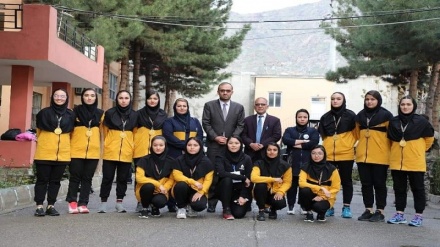 استقبال وزیر امور مهاجرین از تیم والیبال بانوان مهاجر افغان