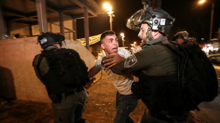 Militantët sionistë sulmojnë palestinezët në Kodsin e pushtuar