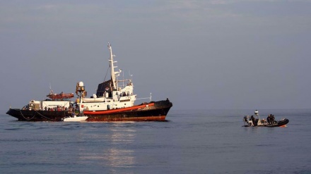 Five boats carrying hundreds of migrants in Italy's Lampedusa