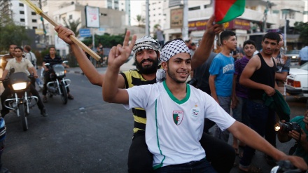 加沙和西岸人民为抵抗运动抵抗犹太复国主义政权取得胜利欢欣鼓舞