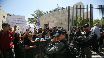 Yüzlerce Filistinli Kudüs'te mahkeme önünde toplandı
