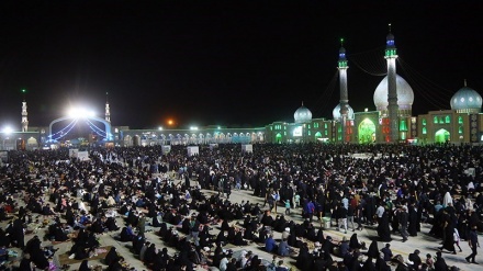 Suasana Doa Malam ke-23 Ramadan di Jamkaran (2)