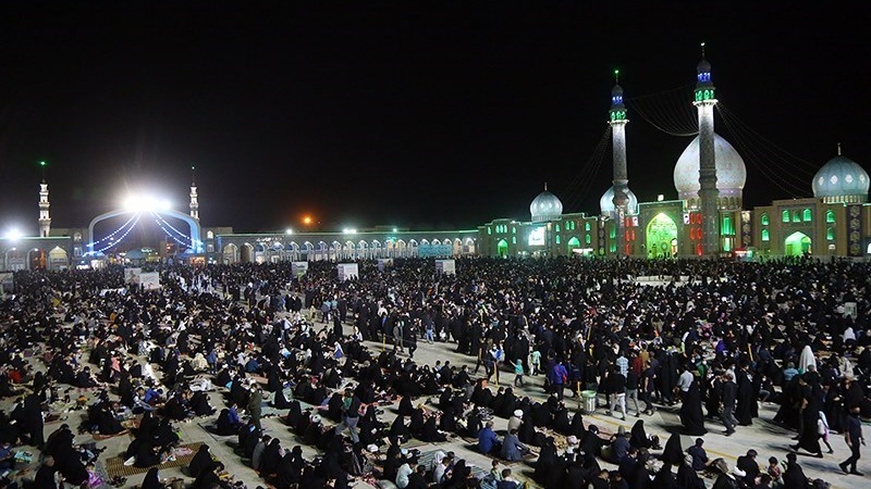 Suasana Doa Malam ke-23 Ramadan di Jamkaran, Qom, Rabu malam, 5 Mei 2021.