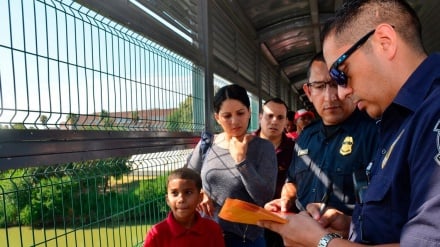 バイデン米大統領、移民受け入れ上限を年間6.25万人に引き上げへ