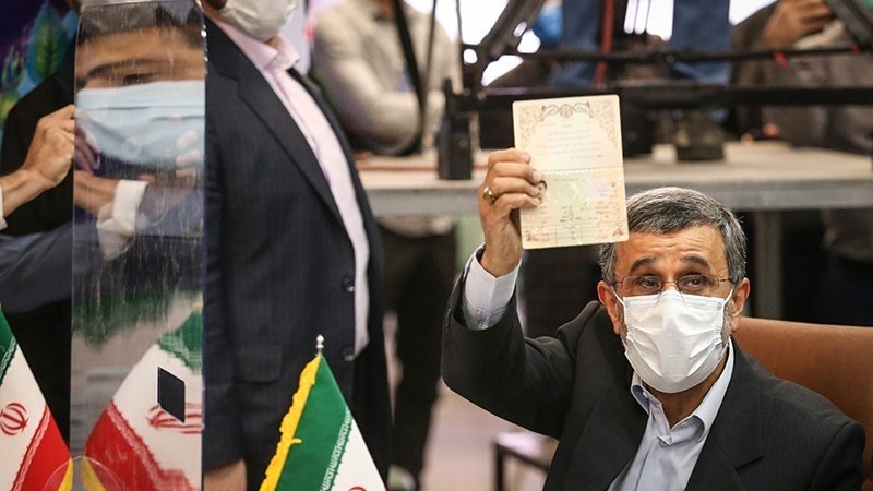 Mahmoud Ahmadinejad mendaftar sebagai calon presiden Iran ke-13.