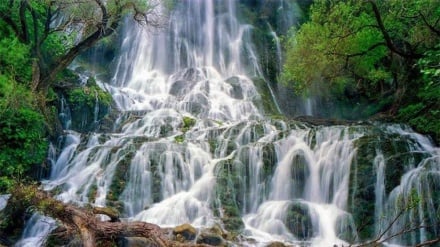 洛雷斯坦省瓦拉克瀑布