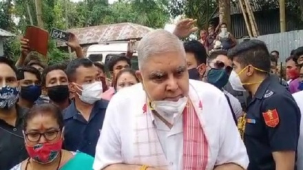 কুচবিহার সফরকে কেন্দ্র করে রাজ্যপালকে কালো পতাকা প্রদর্শন, গো ব্যাক ধ্বনি  